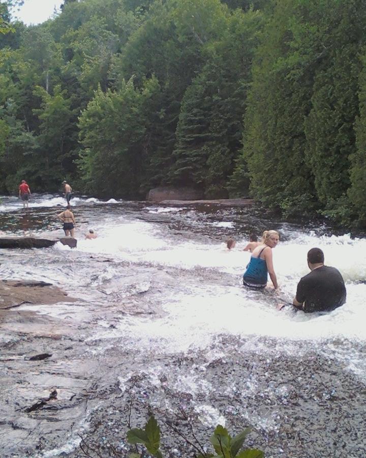 Gite Parc Mauricie B&B Saint Mathieu Du Parc Kültér fotó